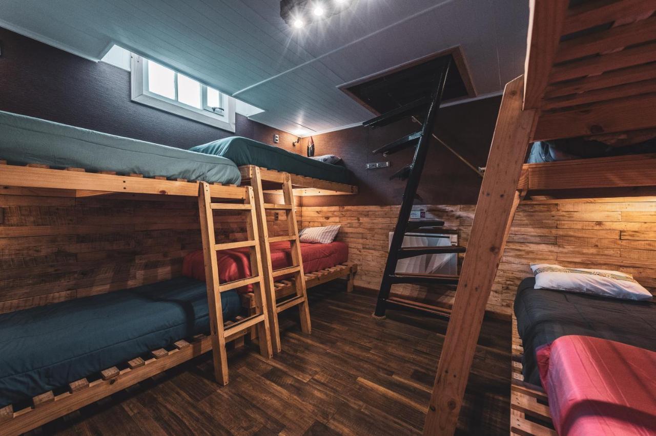 Corner Hostel Пуэрто-Наталес Экстерьер фото