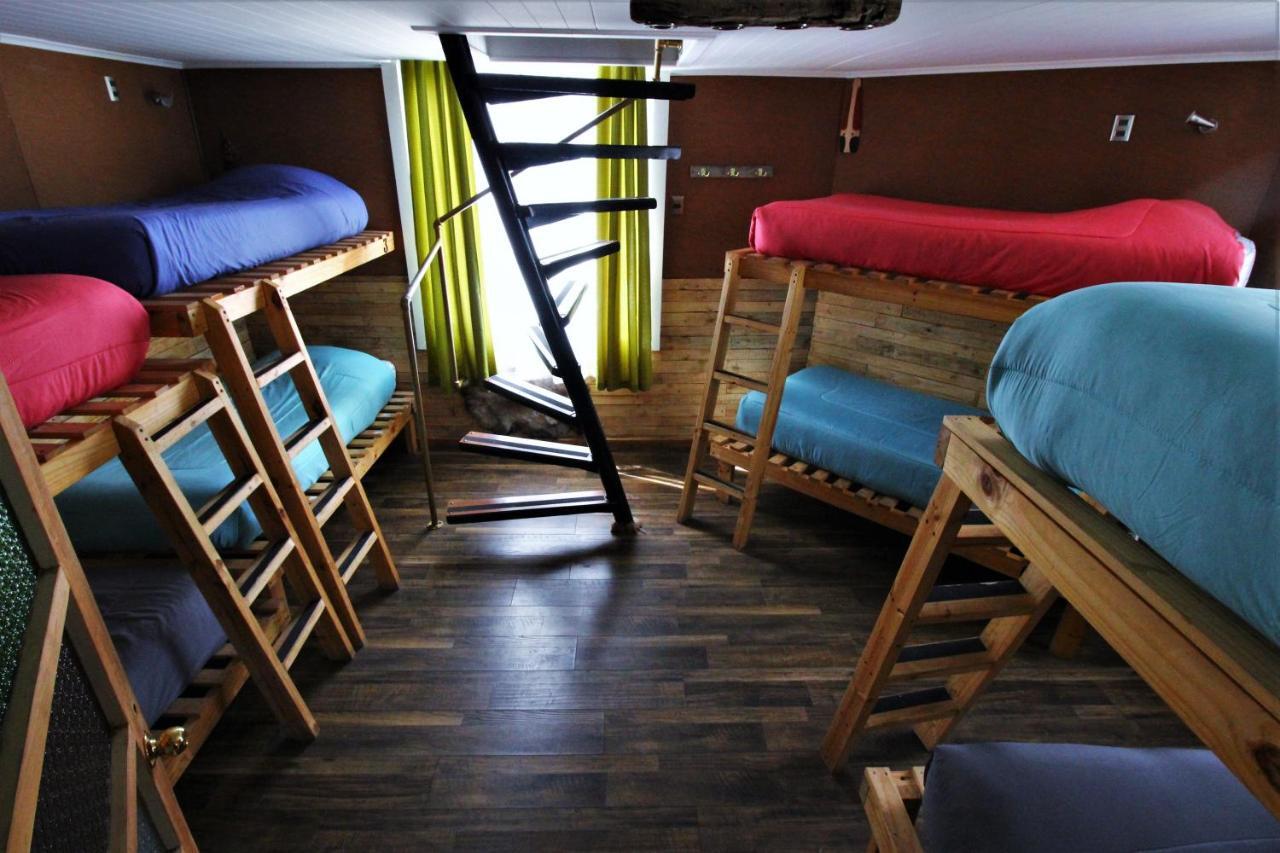 Corner Hostel Пуэрто-Наталес Экстерьер фото