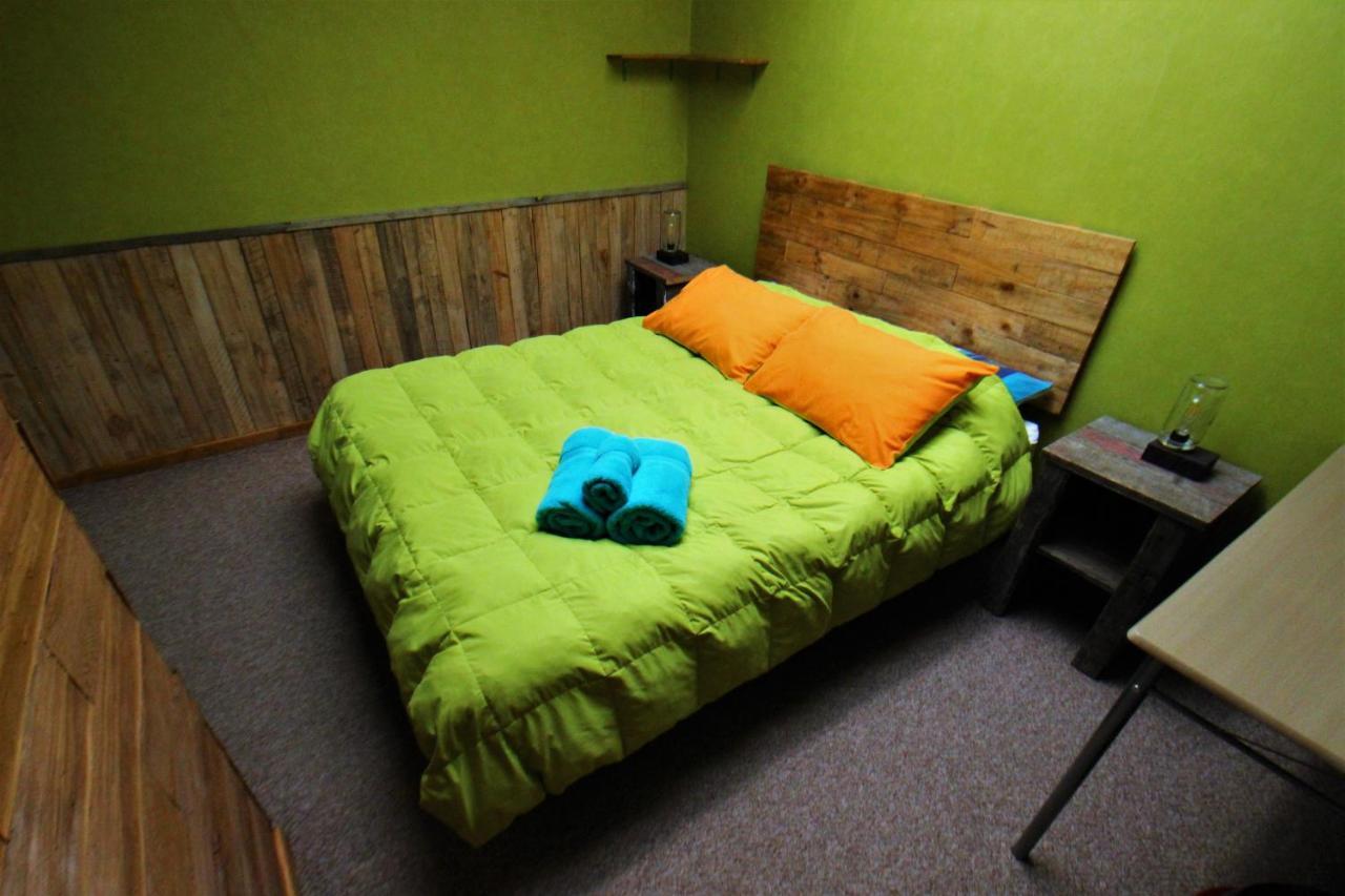 Corner Hostel Пуэрто-Наталес Экстерьер фото