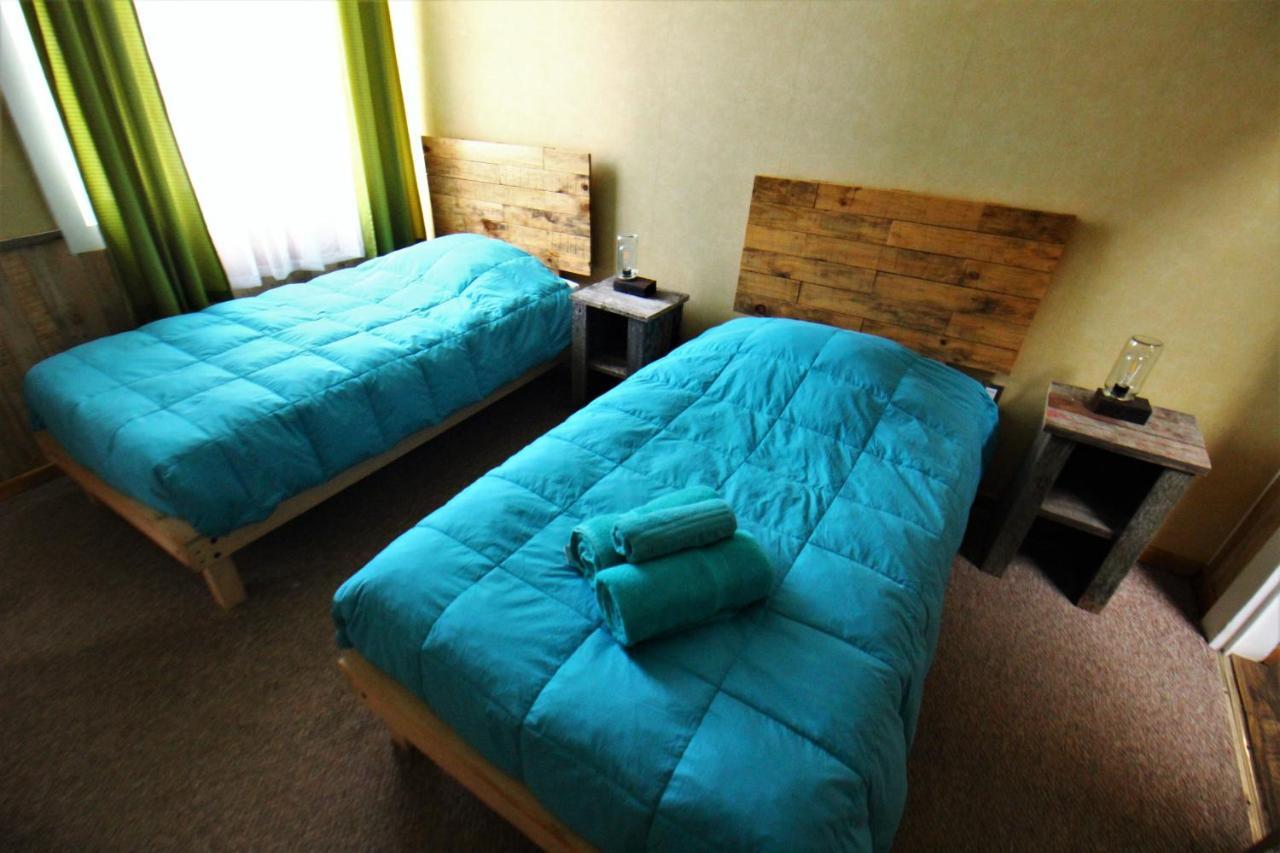 Corner Hostel Пуэрто-Наталес Экстерьер фото