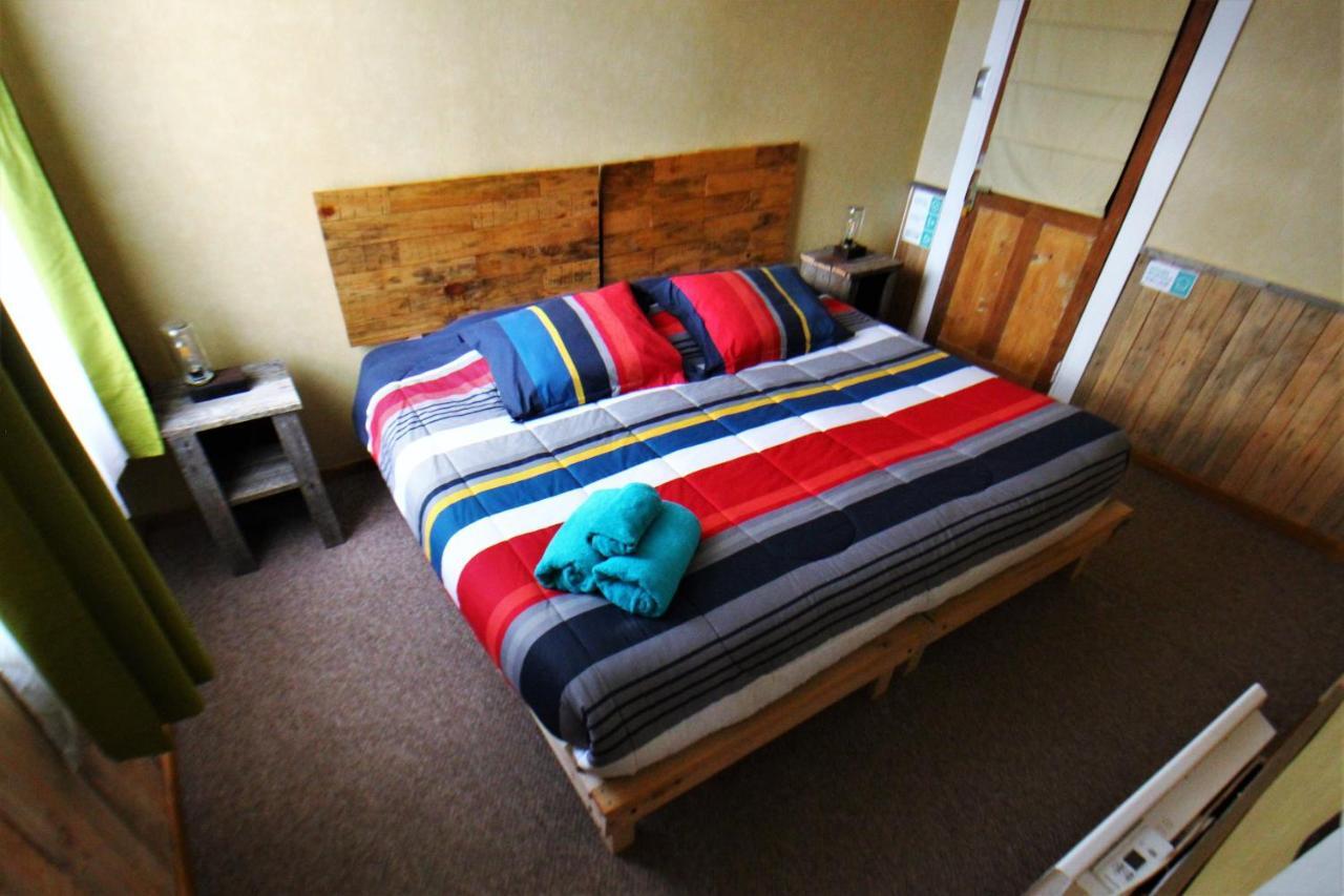 Corner Hostel Пуэрто-Наталес Экстерьер фото